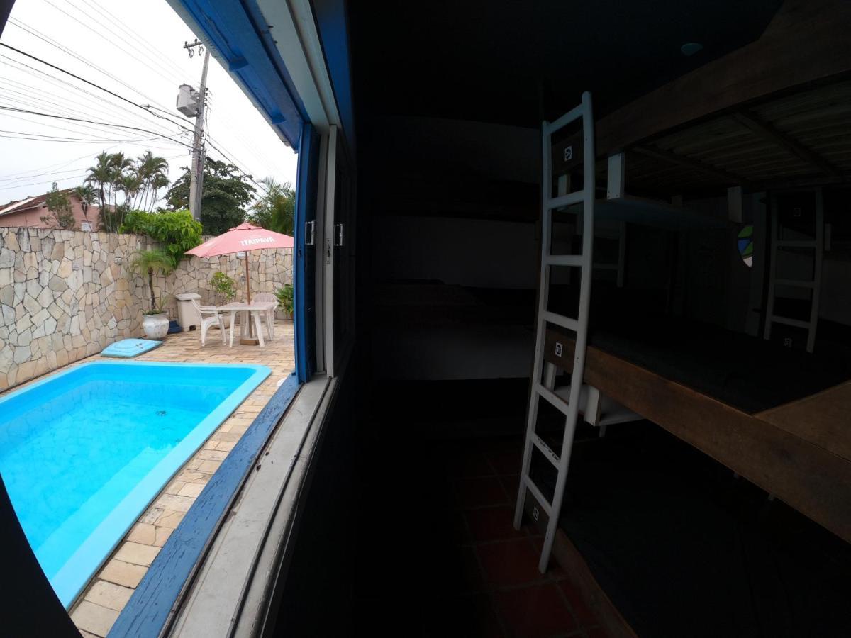 Cama em Dormitório Masculino com 9 Camas